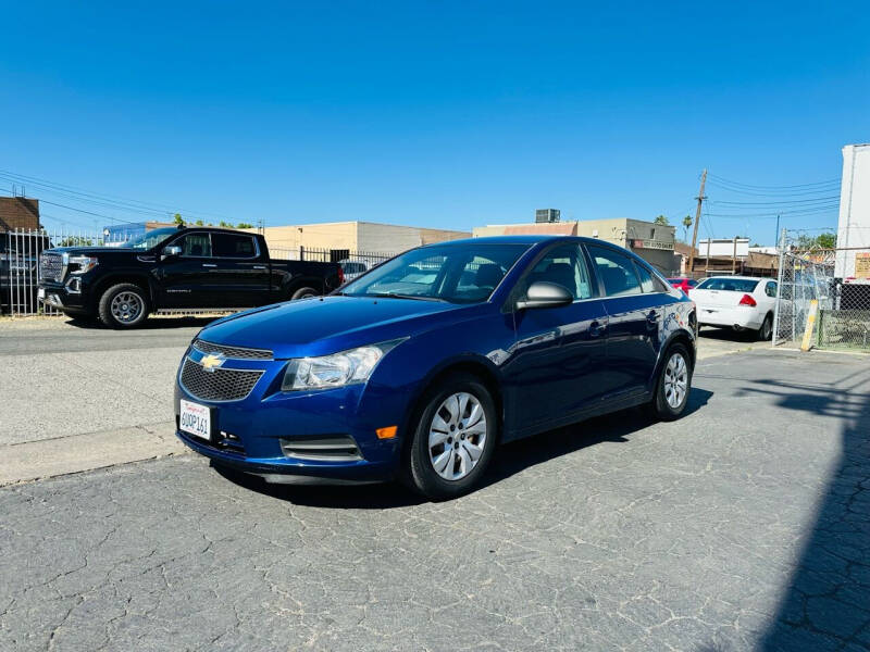 2012 Chevrolet Cruze LS photo 2