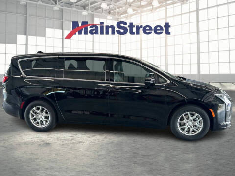 2027 Chrysler Pacifica Select