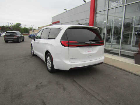 2025 Chrysler Pacifica Select