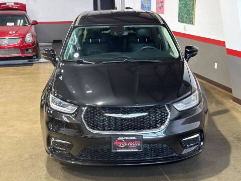 2024 Chrysler Pacifica Plug-In Hybrid Select