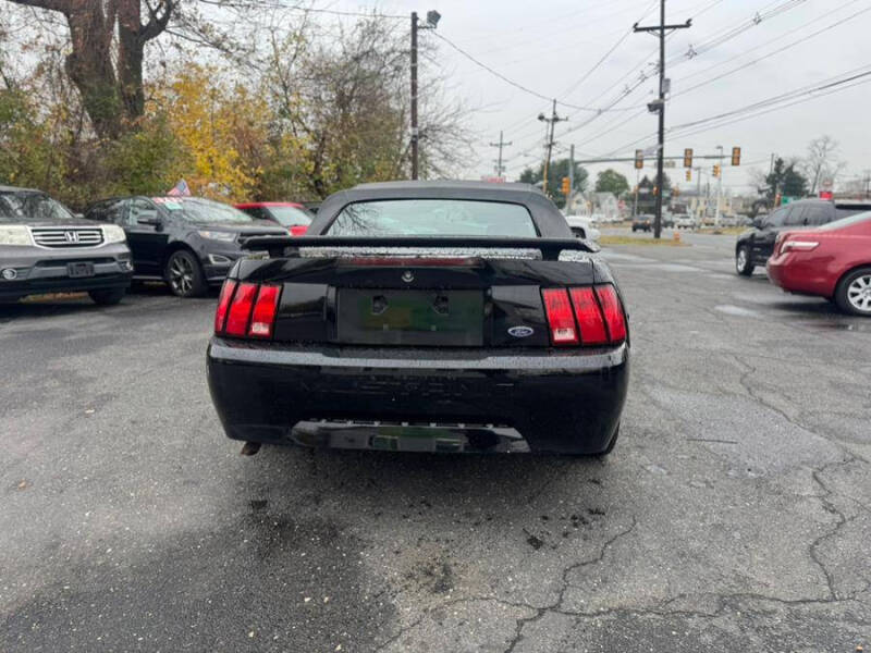 2004 Ford Mustang Deluxe