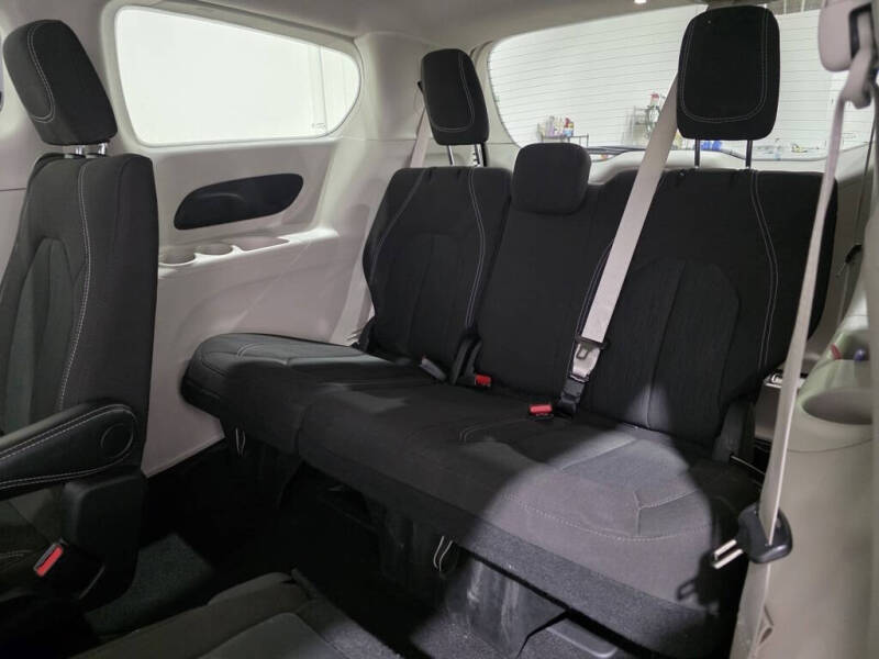 2024 Chrysler Voyager LX