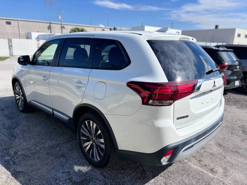 2019 Mitsubishi Outlander ES