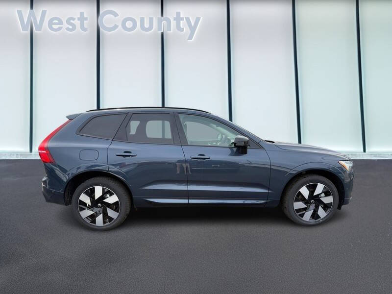 2025 Volvo XC60 T8 Plus Dark Theme