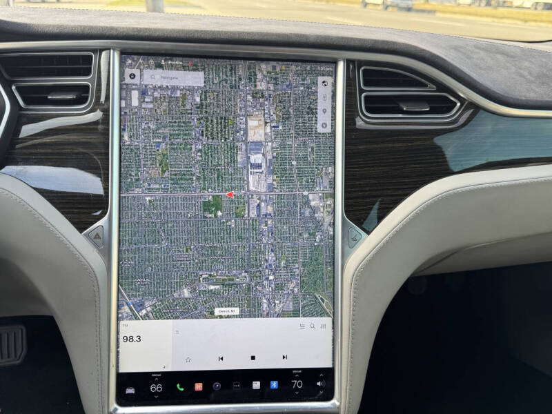 2016 Tesla Model S 70