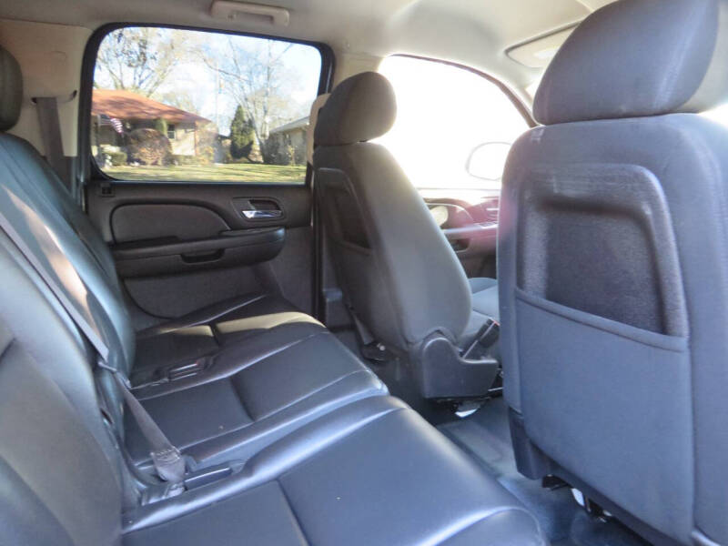 2012 Chevrolet Suburban Fleet 2500