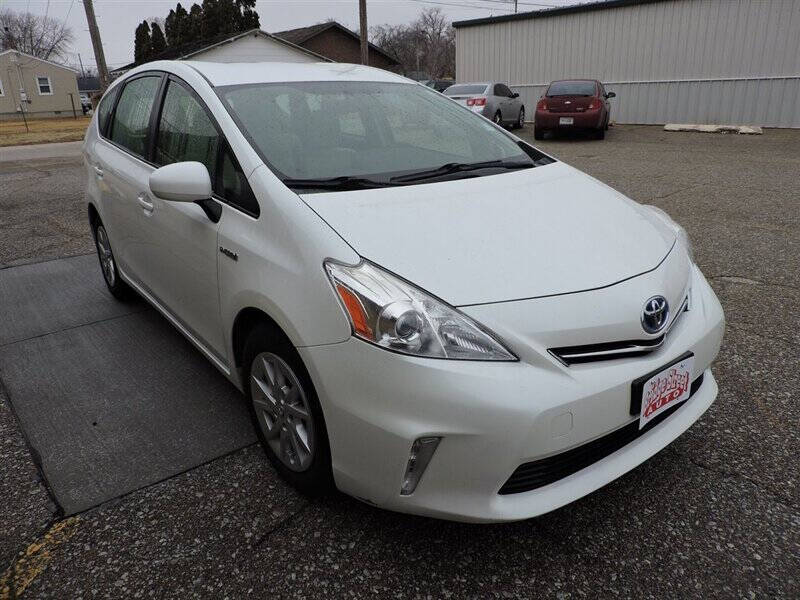 2014 Toyota Prius v Two
