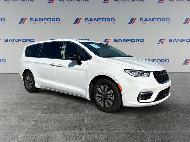2024 Chrysler Pacifica Plug-In Hybrid Select