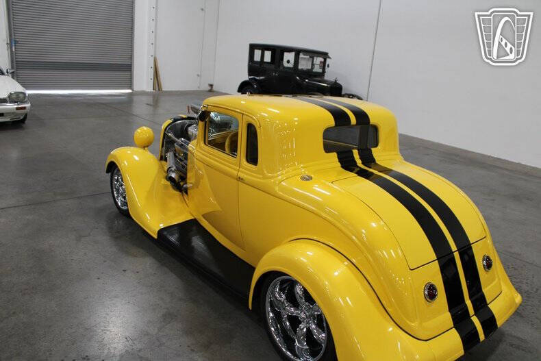 1933 Plymouth 5 Window