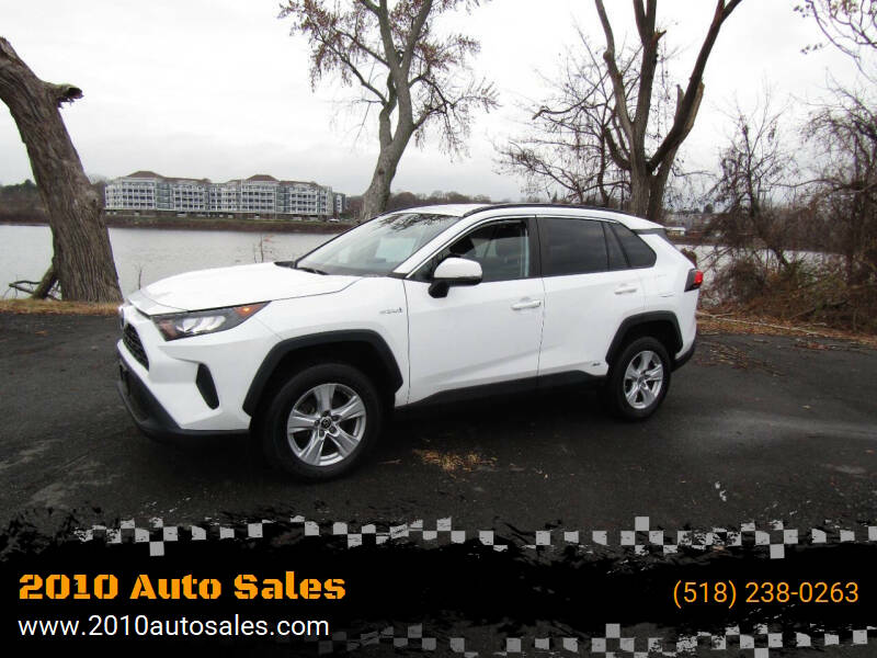 2021 Toyota RAV4 LE's photo