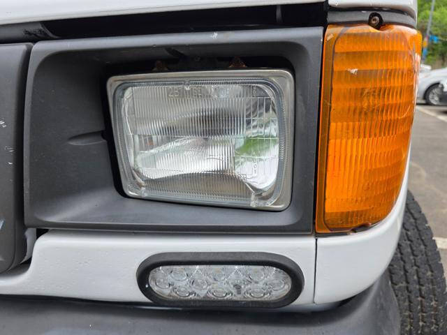 2005 Ford E-Series E-350 SD