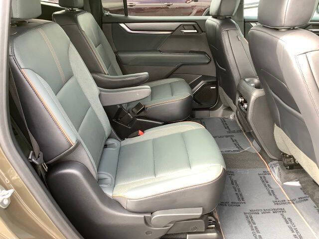 2024 GMC Acadia AT4