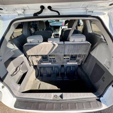 2017 Toyota Sienna LE 7-Passenger Auto Access Seat