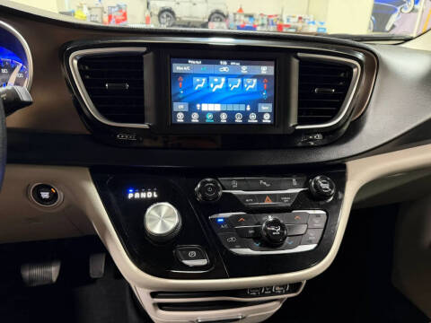2021 Chrysler Voyager L