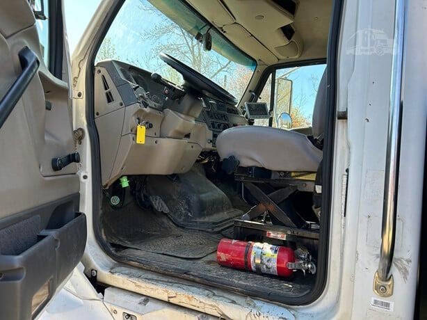 2007 Sterling LT9500 Series