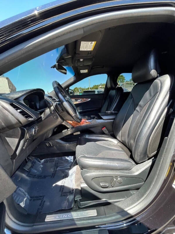 2019 Lincoln Nautilus Select