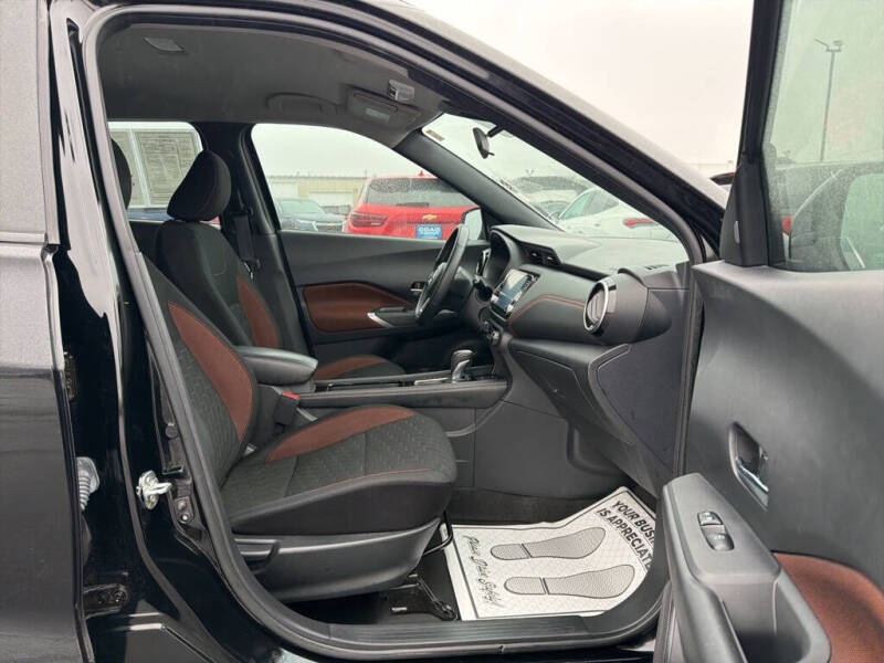 2021 Nissan Kicks SR