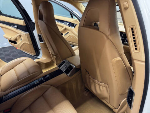 2015 Porsche Panamera 4
