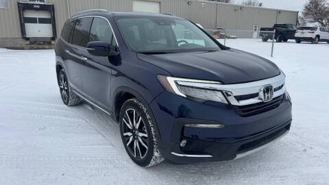 2020 Honda Pilot Touring w/Rear Captain's Chairs