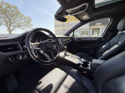 2017 Porsche Macan