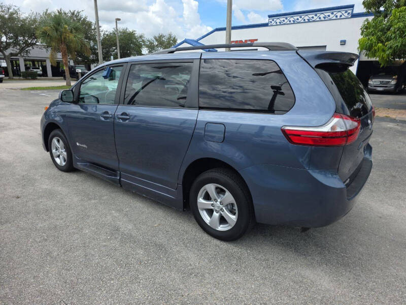 2015 Toyota Sienna LE 8-Passenger