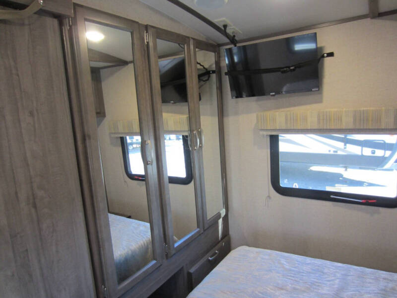 2019 Winnebago MInnie Plus Series 29DDBH