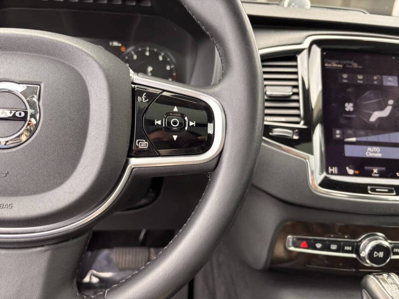 2016 Volvo XC90 T6 Momentum