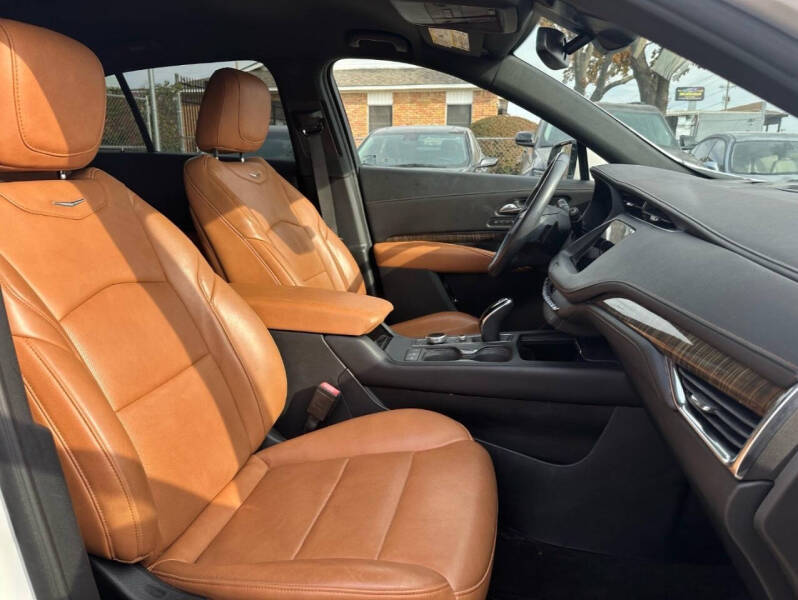 2022 Cadillac XT4 Premium Luxury