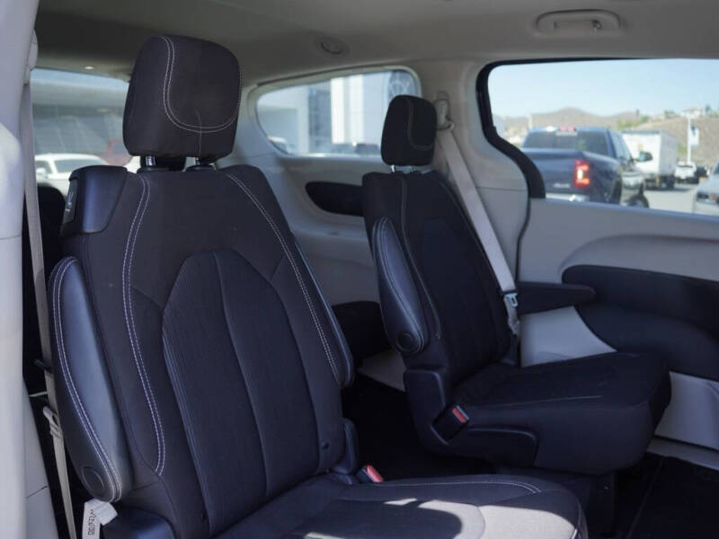 2023 Chrysler Voyager LX