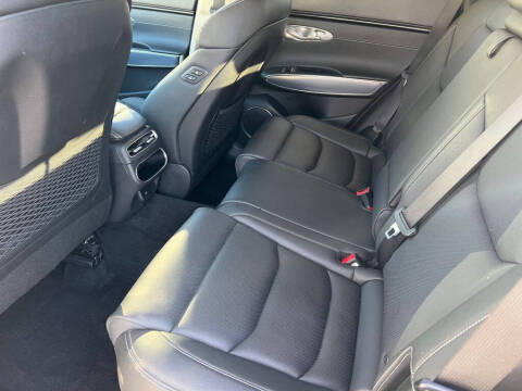 2023 Genesis GV70 2.5T Standard