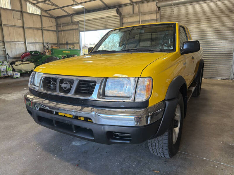 2000 Nissan Frontier XE's photo