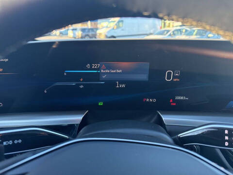 2024 Cadillac LYRIQ Luxury 1