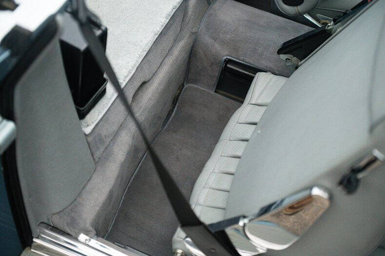 1986 Mercedes-Benz 560-Class 560 SL