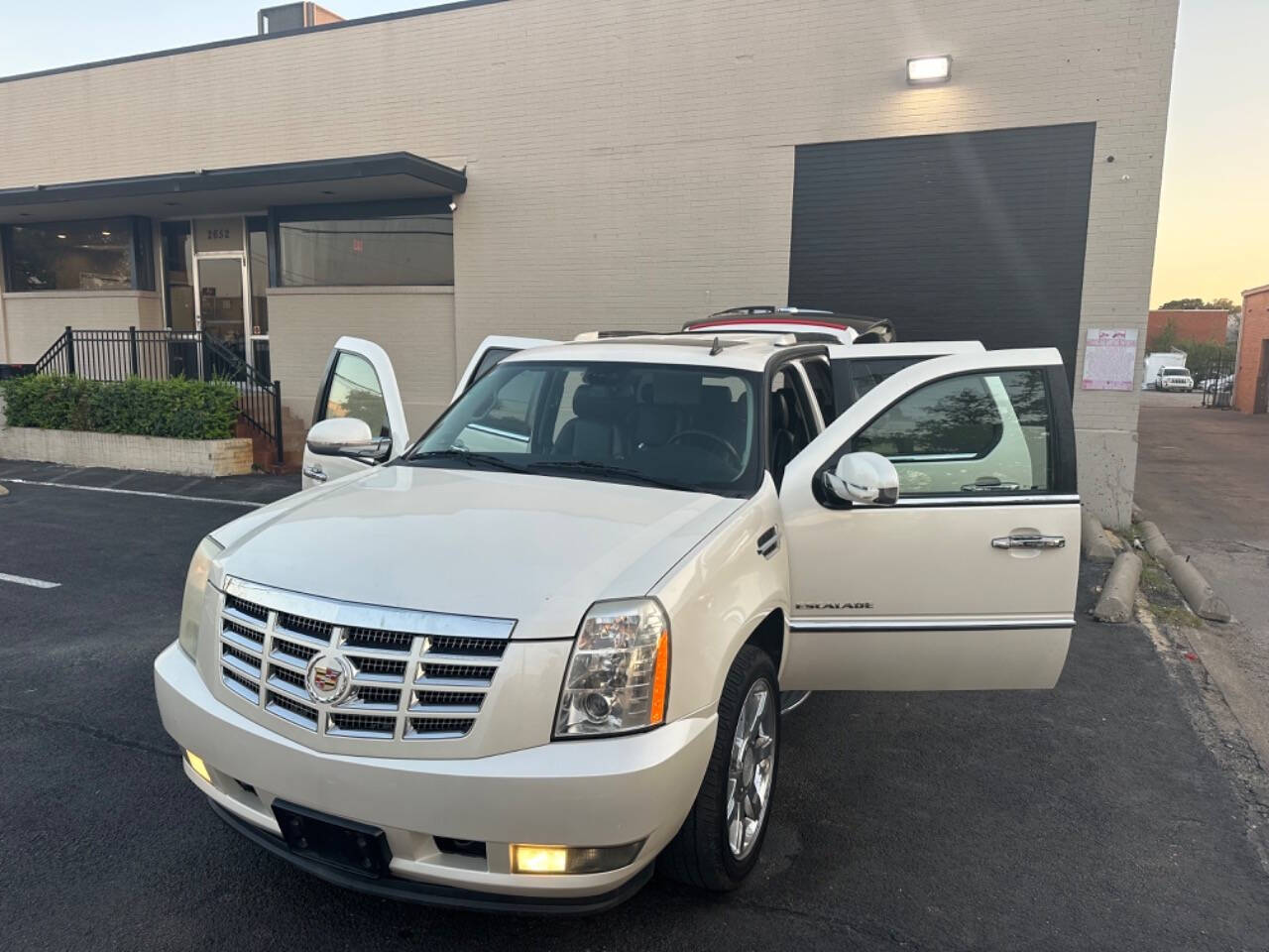 2008 Cadillac Escalade for sale at Sarenco Auto Inc in Dallas, TX