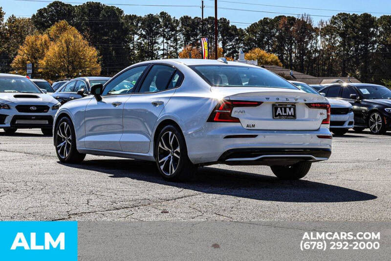 2024 Volvo S60 B5 Core Dark Theme