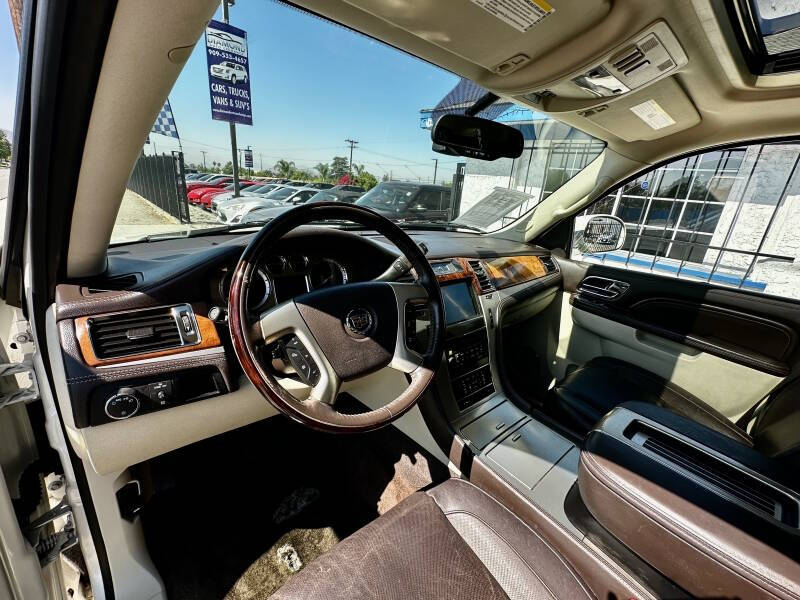 2012 Cadillac Escalade Platinum Edition