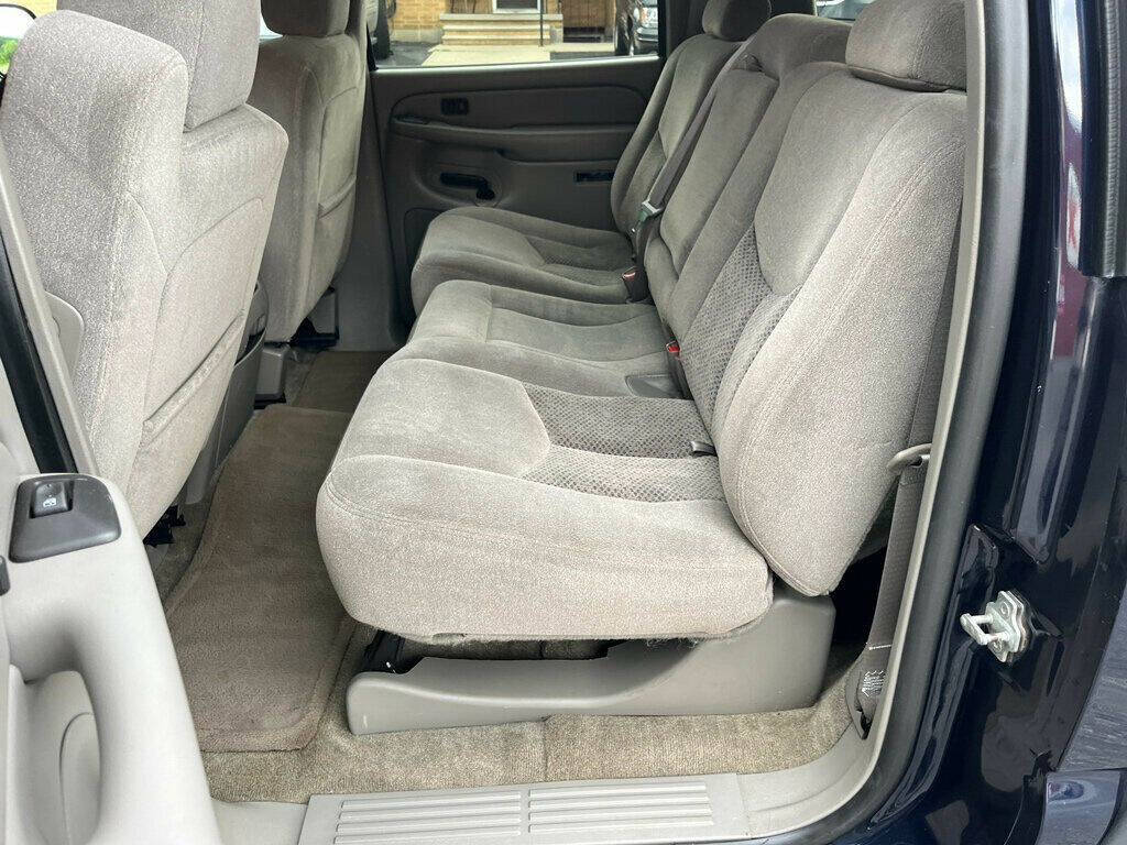 2005 Chevrolet Suburban 32