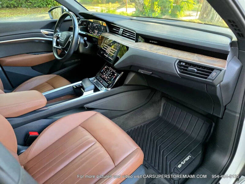 2021 Audi e-tron quattro Premium