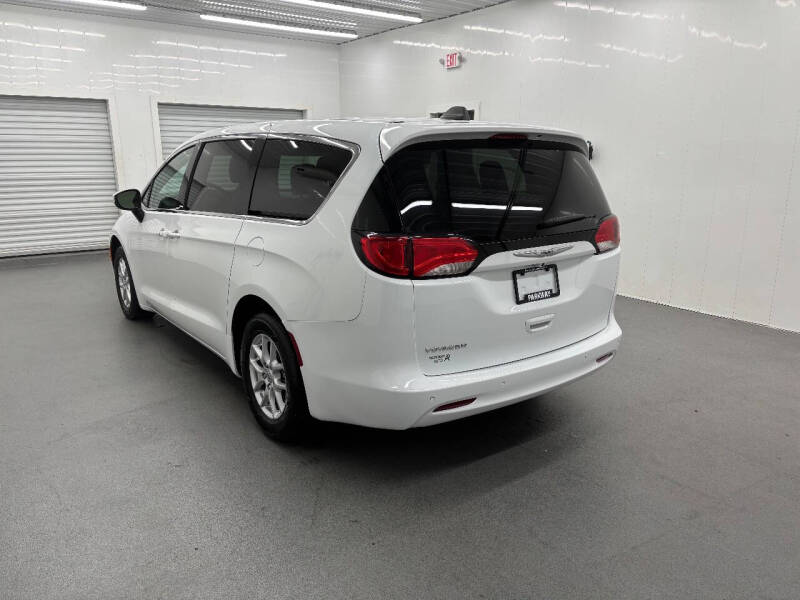 2023 Chrysler Voyager LX