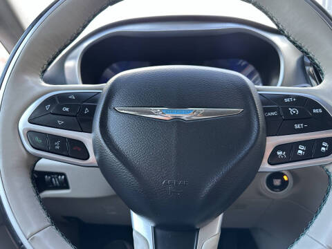 2017 Chrysler Pacifica Hybrid Platinum