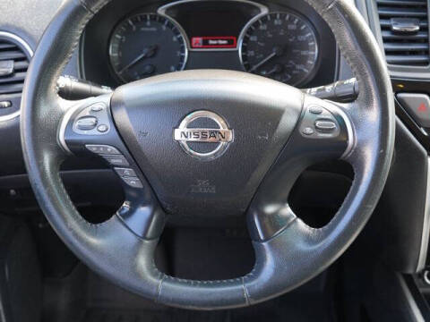 2016 Nissan Pathfinder SV
