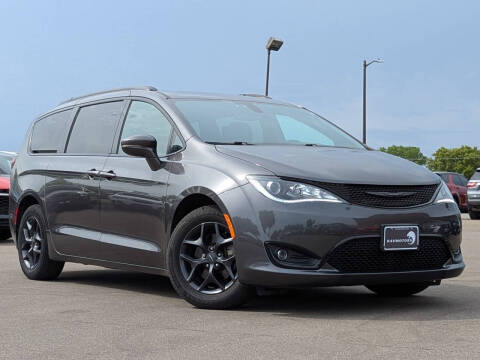 2020 Chrysler Pacifica Limited Red S