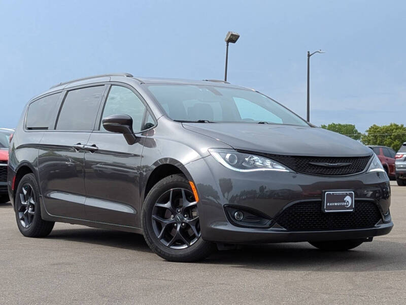 2020 Chrysler Pacifica Limited Red S