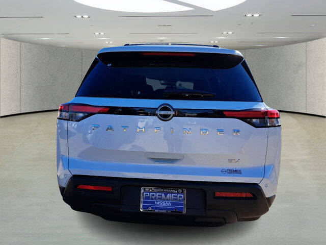 2024 Nissan Pathfinder SV