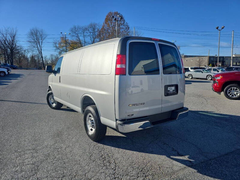 2025 Chevrolet Express 3500