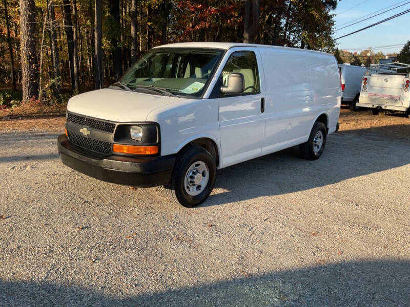 2011 Chevrolet Express Cargo null photo 3