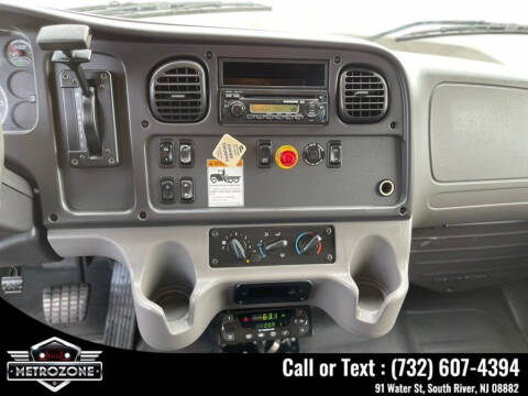 2011 Freightliner M2 106