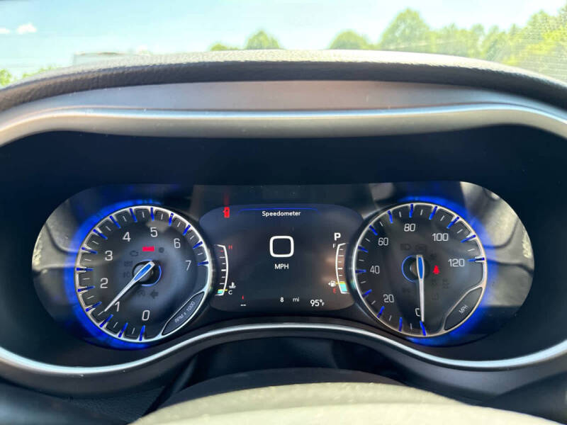 2027 Chrysler Pacifica Select