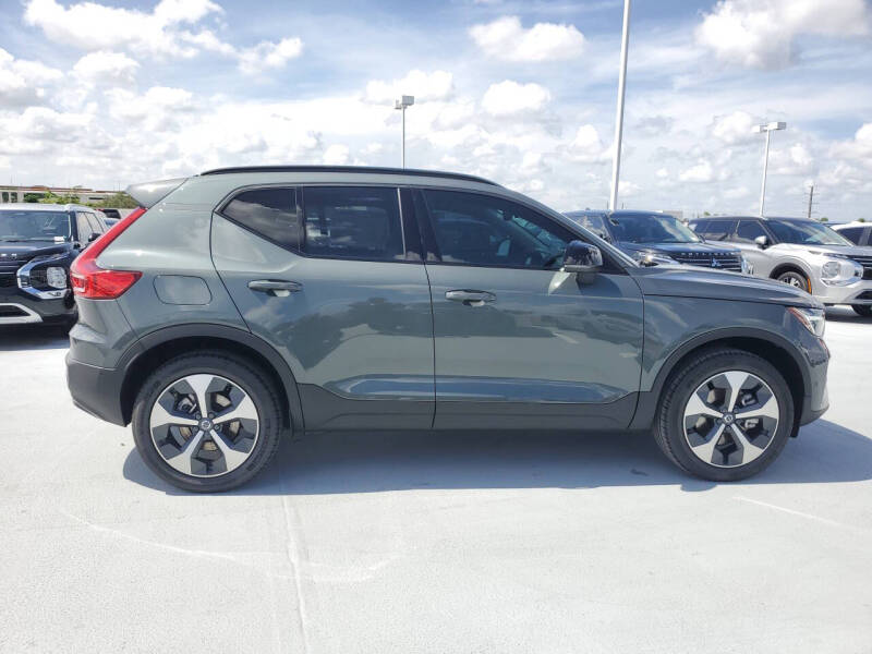 2026 Volvo XC40 B4 Plus