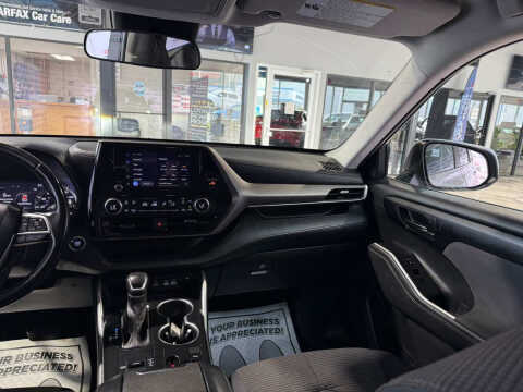 2023 Toyota Highlander LE